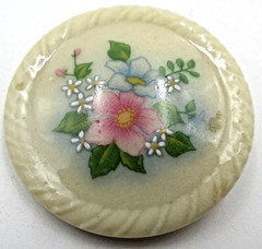 VTG 80s AVON pink blue green leaf yellow white daisy Porcelain? cream Brooch pin