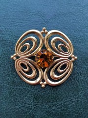 Vintage Starburst Round Gold Tone Brooch Glass Crystal Rhinestone Pin 1970