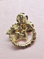 Vintage Goldtone Metal Rose Cluster On Wreath With Leaves Pendant Textured Metal