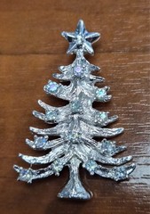 Vintage 90’s Silver Tone Aurora Borealis Rhinestone Christmas Tree Pin / Brooch