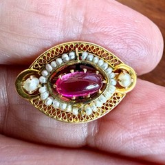Antique 10K yellow gold red stone & seed pearl brooch pin 2.0 grams