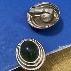 Vintage Oval green Jade Gold Tone Earrings Clip On 0.6 Inch