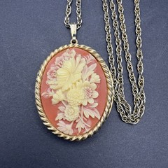 Vintage Floral Cameo Locket Pendant Necklace Gold Tone Chain Mid Century Style
