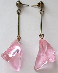 VINTAGE STUNNING GEOMETRIC PINK LUCITE PIERCED DANGLE EARRINGS