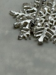 Vintage Avon Snowflake Silver Tone Pin Brooch Aurora Borealis Crystals Winter 2″