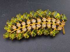 Vintage B David Green Rhinestone Leaf Brooch & Clip Earrings Set Gold Tone