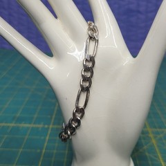 Sterling Silver – ITALY 9mm Textured Figaro Chain 8″ Bracelet – 20g