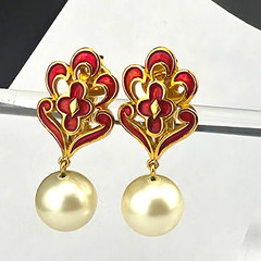 Vintage Crown Trifari Red Enamel Faux Pearl Dangle Earrings 1.5″ Gold Tone