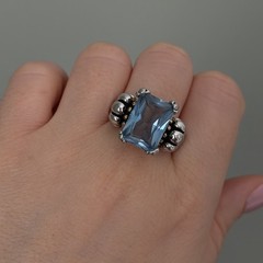 Vintage 18K White Gold Plated Blue Stone Two Tone Band Ring Size 9
