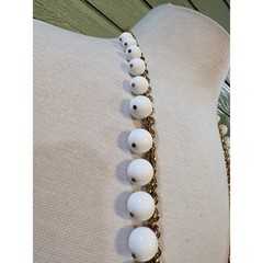 Vintage Style Chunky White Graduated Bead Gold Tone Chain Statement Necklace