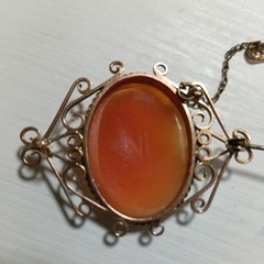 9CT GOLD CAMEO BROOCH