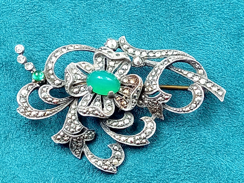 Silver Jewelry Pin w Marcasite & Chrysoprase Gemstone Setting: 2.25″ x 1.4″, 11g