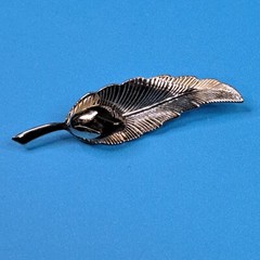 Smooth And Textured Silver Tone Leaf Fashion Brooch Lapel Pin Dark Stone