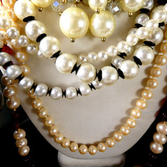 Huge Vintage Faux Pearl Jewelry Lot 4 lbs 30 Necklaces Bracelets 40 Piece Lot
