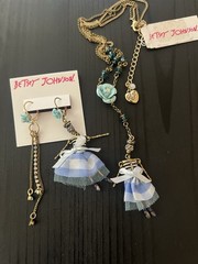 Betsey Johnson Skull and Roses Earrings and Necklace Set Rare – G2