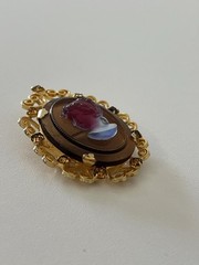 Vintage Juliana Cameo for Celebrity NY Gold Tone Brooch Pin Pendant
