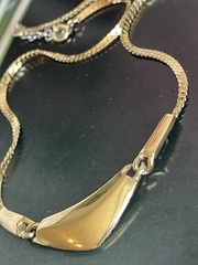 Vintage Trifari gold tone modernist herringbone necklace statement signed