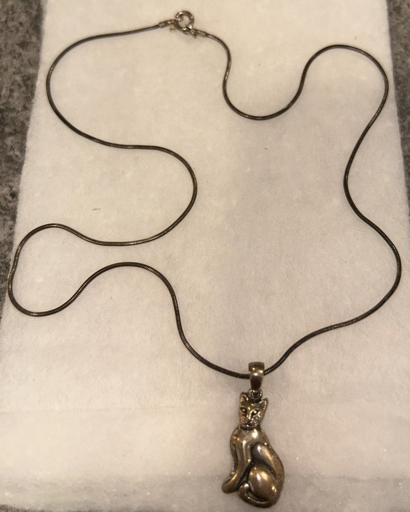 Sterling Silver Vintage Seated Cat Feline Pendant Necklace 16” Chain