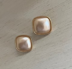 Vintage Signed Napier Champagne Ivory Pearl Gold Clip On Square Earrings