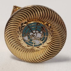 UN Blue &White Enamel Medallion Vtg Commemorative Cufflinks & Tie Bar Gold Tone