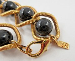 LR Lady Remington Gold Tone and Black Bead Necklace 21-1/2″