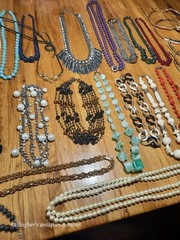 A1 Lot of 29 Vintage Modern NECKLACE Costume Jewelry Fashion Glass Beads Choker
