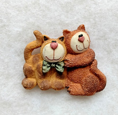 Vintage Artisan Flair Hugging Bears Brooch (131 – 2008)