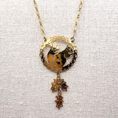 Vintage Gold Tone Squirrel Pendant Necklace Holly Leaf Accents 19.5″ Lightweight