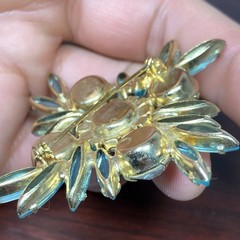 MCM Light Aqua Blue Glass Faceted Prism Rhinestones Pin Brooch 2.5” Goldtone Vtg