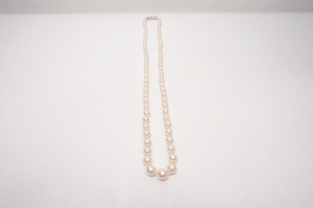 Vintage Pearl Necklace 14kg White Gold Filigree box Clasp 22″ Long