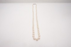 Vintage Pearl Necklace 14kg White Gold Filigree box Clasp 22″ Long