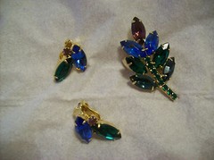 Brooch & Earring Set Vintage Beautiful Royal Blue & Emerald Green Leaf Design