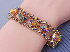 Vtg Juliana D&E Vintage 60s Figural Gold tone Bracelet 7″ & Clip Earrings Set