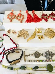 Jewelry addicts! Vintage Estate Costume AVON MONET 925 SOUTHWESTERN 89pc Lot
