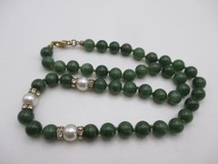VTG Hand Knotted Jade & Faux Pearl Beaded Necklace 18″