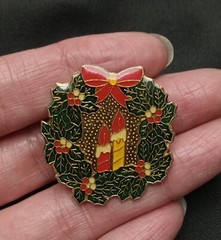 Vintage Christmas Wreath With Red Bow Two Candles Pin Brooch