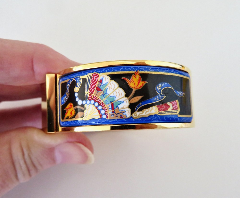 Vintage Oval Hermes 18K Gold Plated Loquet Clic Clac Bracelet Fan Enamel Design