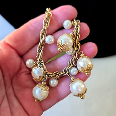 Vintage Napier Gold Tone Dangle Faux Pearls Charms Rope Chain Bracelet 7″ Wrist