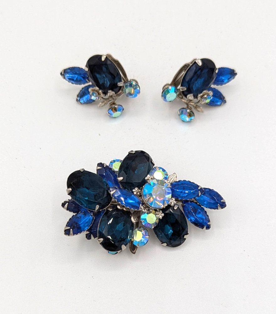 Vintage Celebrity Blue AB Rhinestone Brooch Clip On Earrings Set Demi Parure