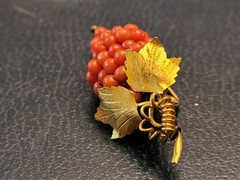 ANTIQUE VICTORIAN CORAL GRAPE BUNCH BROOCH-GILDED 800-FRUIT