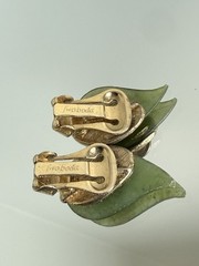 Vintage Swoboda Green Jade Leaf Clip On Earrings Gold Tone Carved Stone MCM