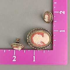 Vintage 1928 Brand Cameo Brooch Pierced Earrings Set Peach Gold Tone Oval
