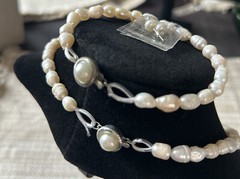 VTG JCP Faux Pearl Shell Bracelet Earrings 22”Necklace Set/ With Box