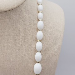 White w Gold Tone Graduated Acrylic Egg Shape Bead Professional Necklace 24 Inch