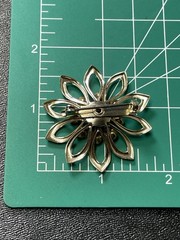 Vintage 1.6” Flower Pink Crystal Rhinestone Gold Tone Metal Brooch