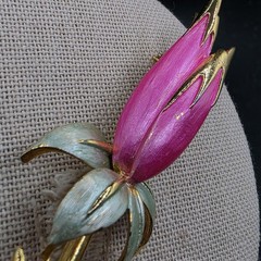 Vintage Park Lane Tulip Brooch Pink Green Enamel Goldtone 3.5 Inches