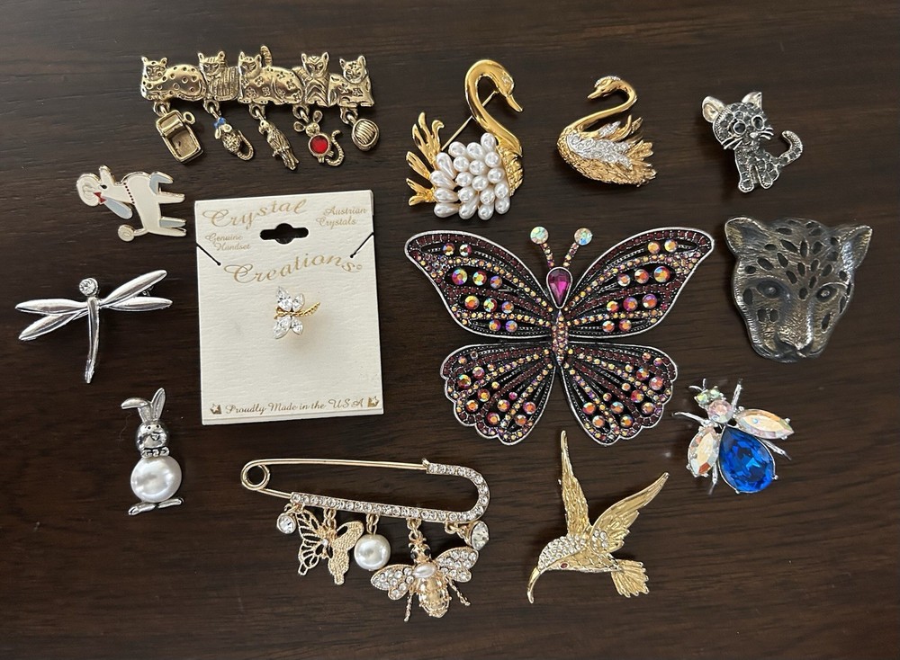 Large Mostly Vintage Brooch Lot Animals Cat Butterfly Pin Poodle Birds Jewelry