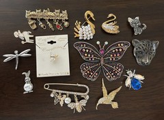 Large Mostly Vintage Brooch Lot Animals Cat Butterfly Pin Poodle Birds Jewelry