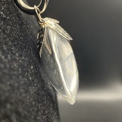 Vintage Clear Lucite Heart Pendant Necklace Silver Tone Leaf Cap Chain Retro 70s