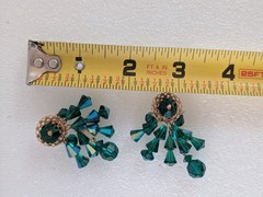 Vtg Green Iridescent Beaded Dangle Drop Gold Tone Clip On Earrings 2″